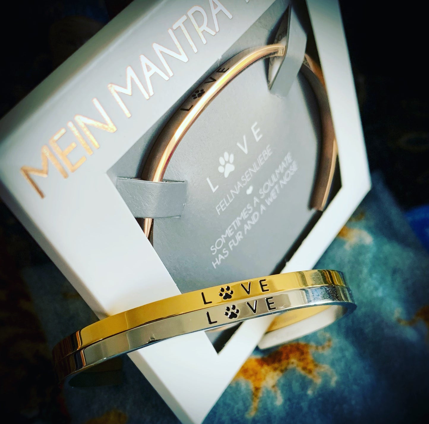 MANTRAARMREIF - L O V E (Pfote statt O) - Trendy Fashion