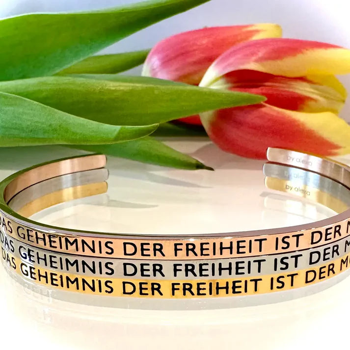 MANTRAARMREIF - DAS GEHEIMNIS DER FREIHEIT IST DER MUT - Trendy Fashion