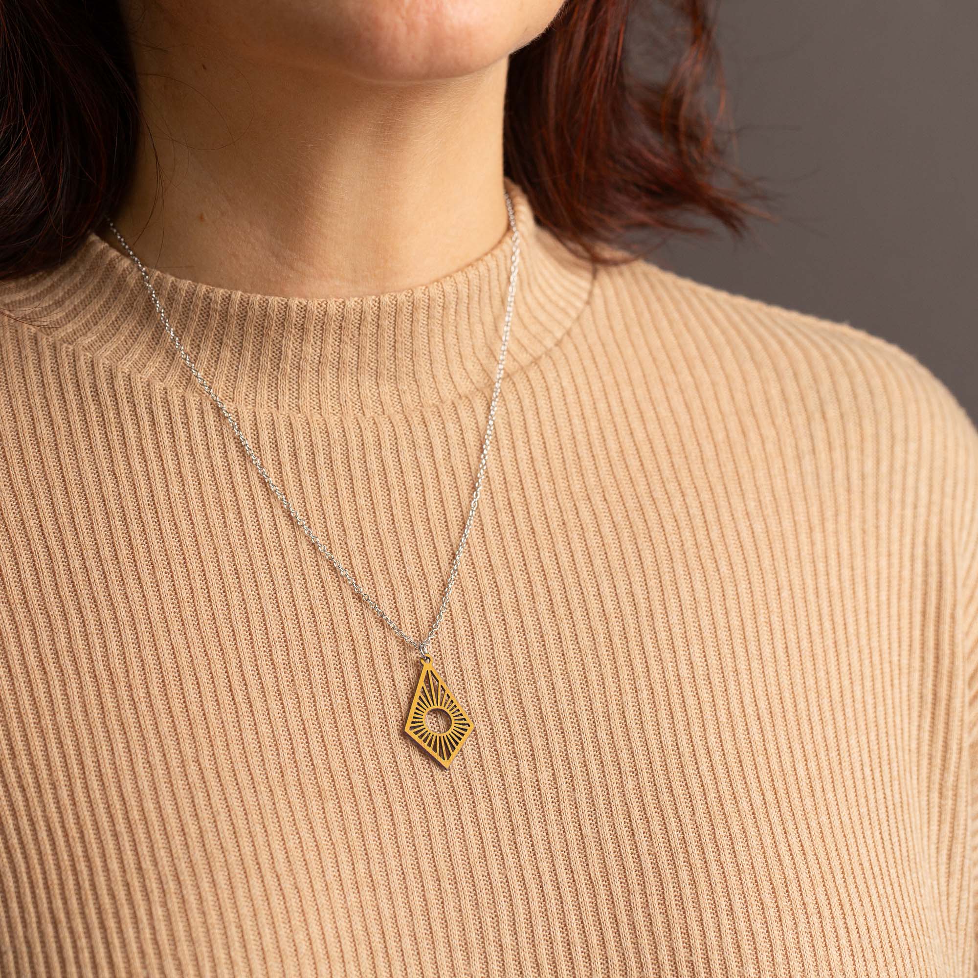 Halskette mit Holzanhänger - 'Sunrise'