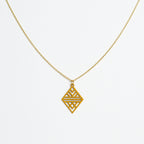 Halskette mit Holzanhänger - 'Tribal Echo'