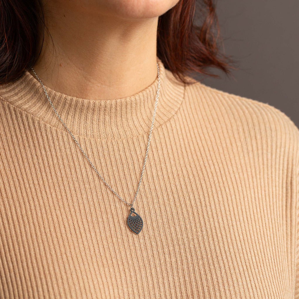 Halskette mit Holzanhänger - 'Leaf'