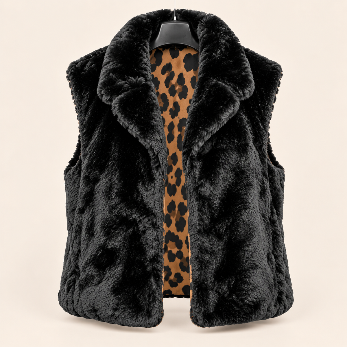 Damen Wendewesten – Schwarze Kunstfellwesten & Leo-Designs