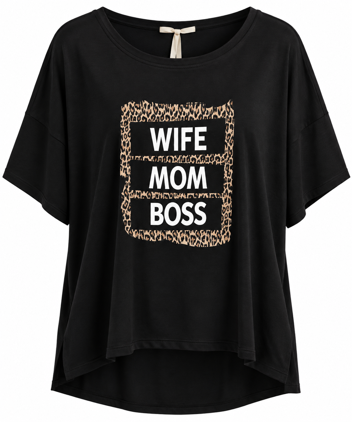 Shirt „WIFE MOM BOSS“ Schwarz – Trendiges Statement-Shirt mit Leo-Print | Damen Shirt One Size