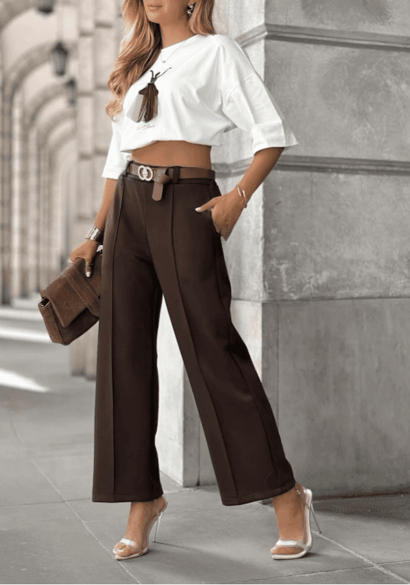 Lange Hose mit Gürtel und Taschen