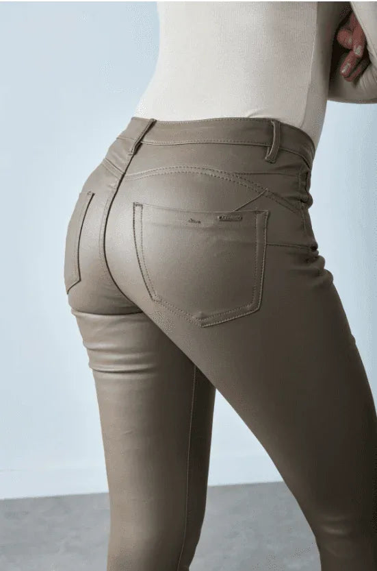 Toxik3 - Magika Slim Push-Up Hose – elegante Damenhose mit Figurform-Effekt - Trendy Fashion