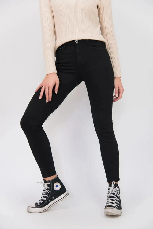 3DDENIM Jeans Damen Seitenansicht – körpernaher Schnitt mit natürlicher Passform