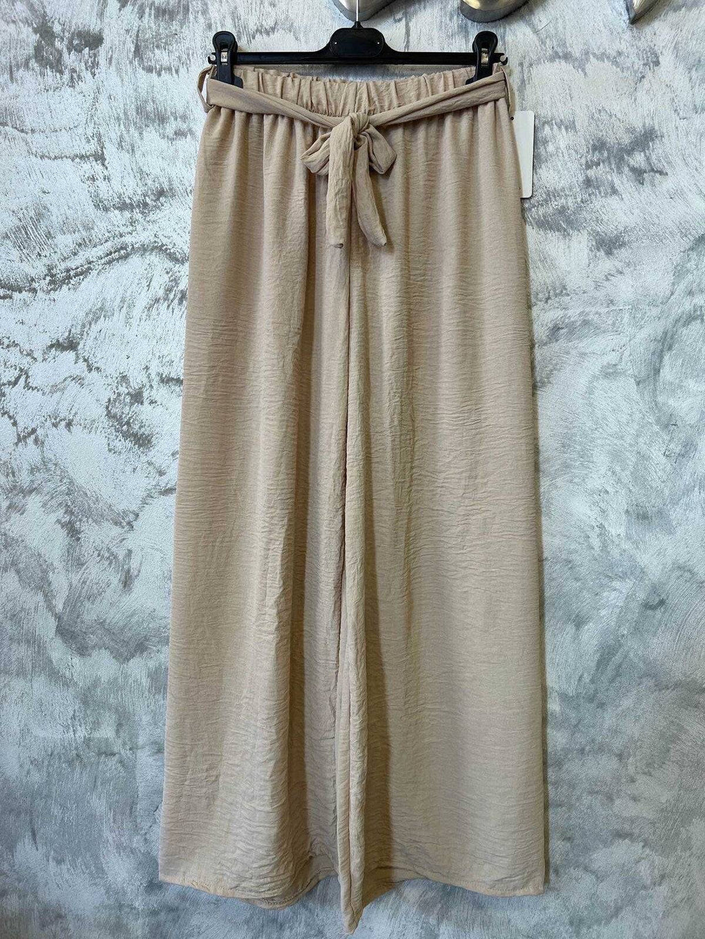 Leichte Damenhose Seitenansicht – modernes Design & angenehmes Material