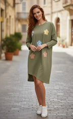 Sweatshirt-Kleid mit Blumenmuster Frontansicht – bequem & einzigartig