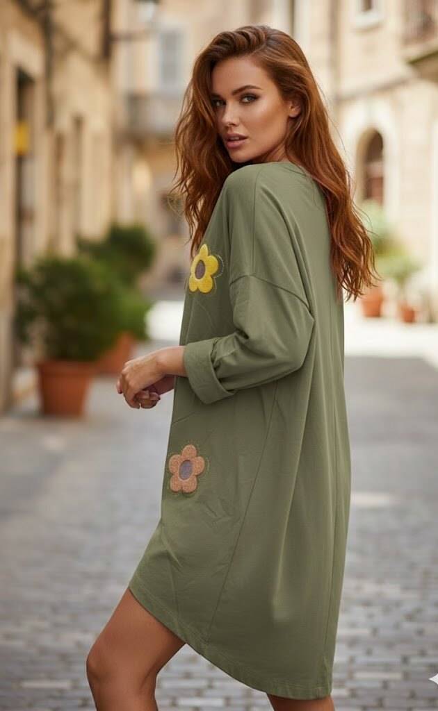 Damen Kleid mit Blumen Seitenansicht – entspannter Schnitt & hochwertiger Stoff