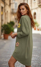 Damen Kleid mit Blumen Seitenansicht – entspannter Schnitt & hochwertiger Stoff